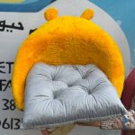 جای خواب چند حالته سگ و گربه مدل خرسی در حالت باز با پشتی زرد و پایه خاکستری