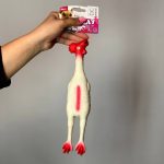 اسباب‌بازی سگ مدل مرغ صدادار از نمای پشت