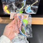 سری یدک چوب بازی گربه طرح کرم در سه رنگ آبی سبز زرد